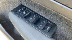 Volvo XC40 2.0 B4P Plus Dark 5dr Auto Petrol Estate